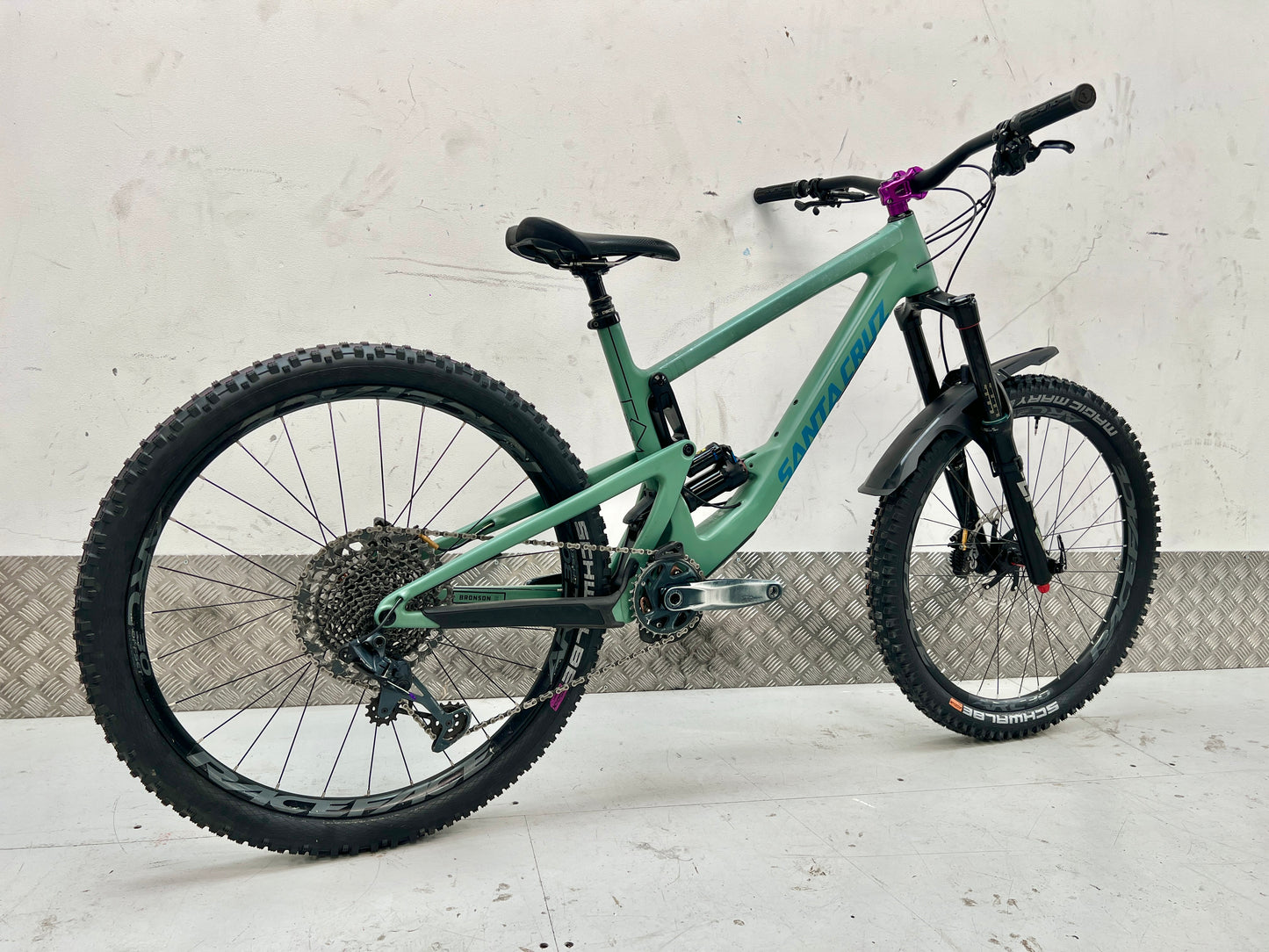 2022 SANTA CRUZ BRONSON C | RRP £7000