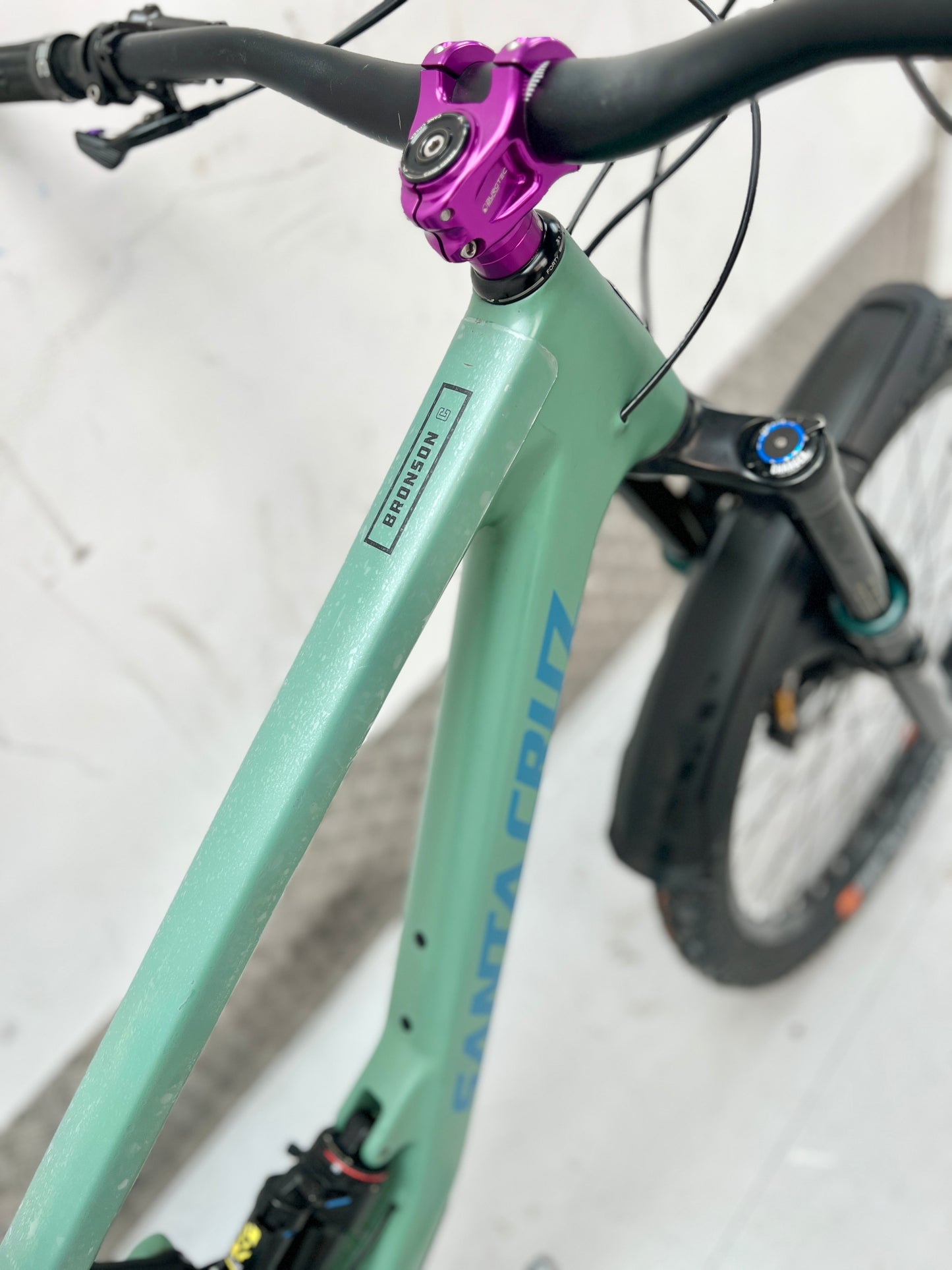 2022 SANTA CRUZ BRONSON C | RRP £7000