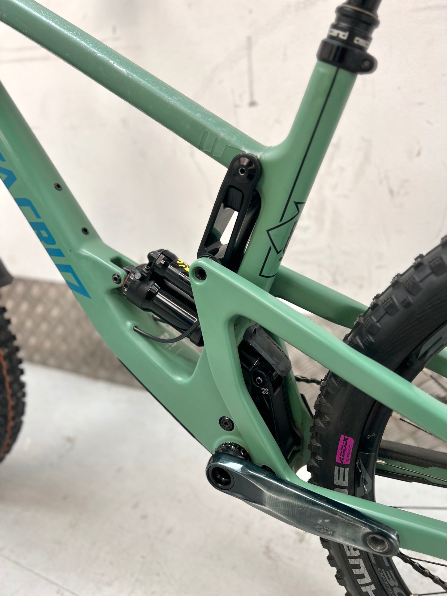 2022 SANTA CRUZ BRONSON C | RRP £7000