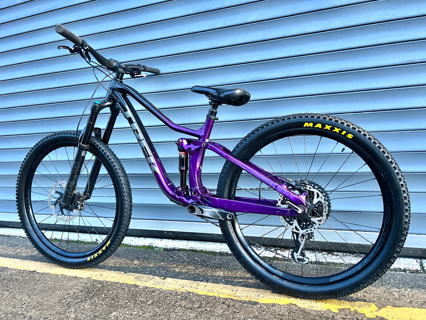 2022 TREK FUEL EX8 GEN 5 | RRP £3250