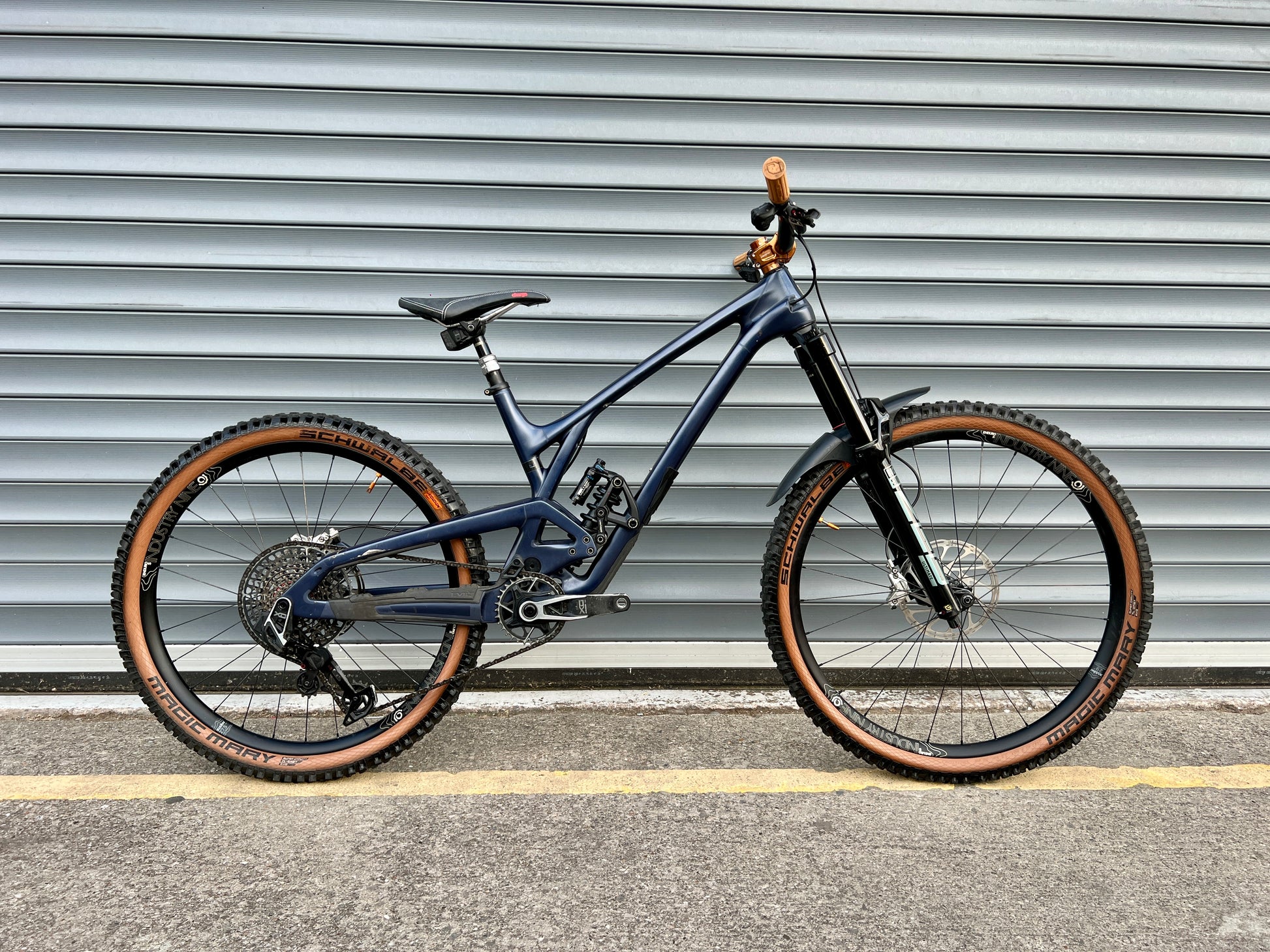 2024 EVIL INSURGENT LS MX RRP £10,000 – Supreme MTB