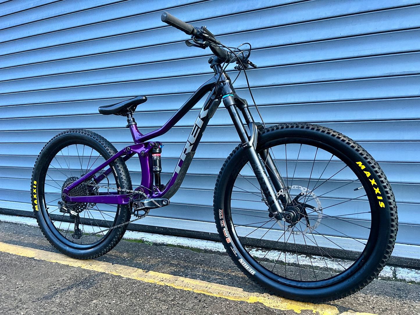 2022 TREK FUEL EX8 GEN 5 | RRP £3250